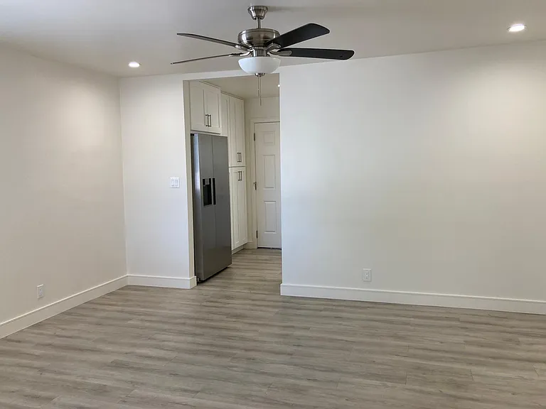 546 N Barbara Ave — Photo 7