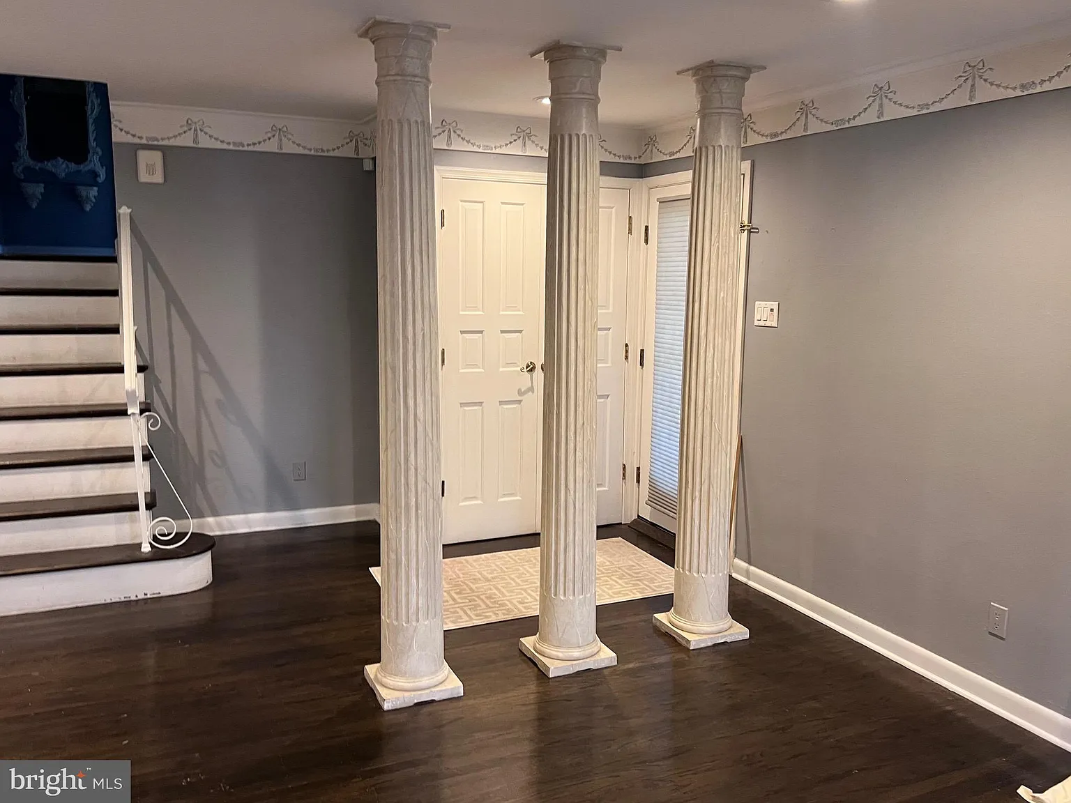 3 bed, 2.5 bath, 2640 sqft, $3,900 — Photo 3