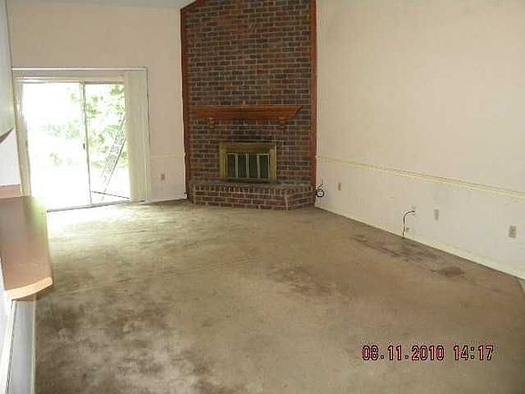 4th image of 3679 Hyacinth Dr #D