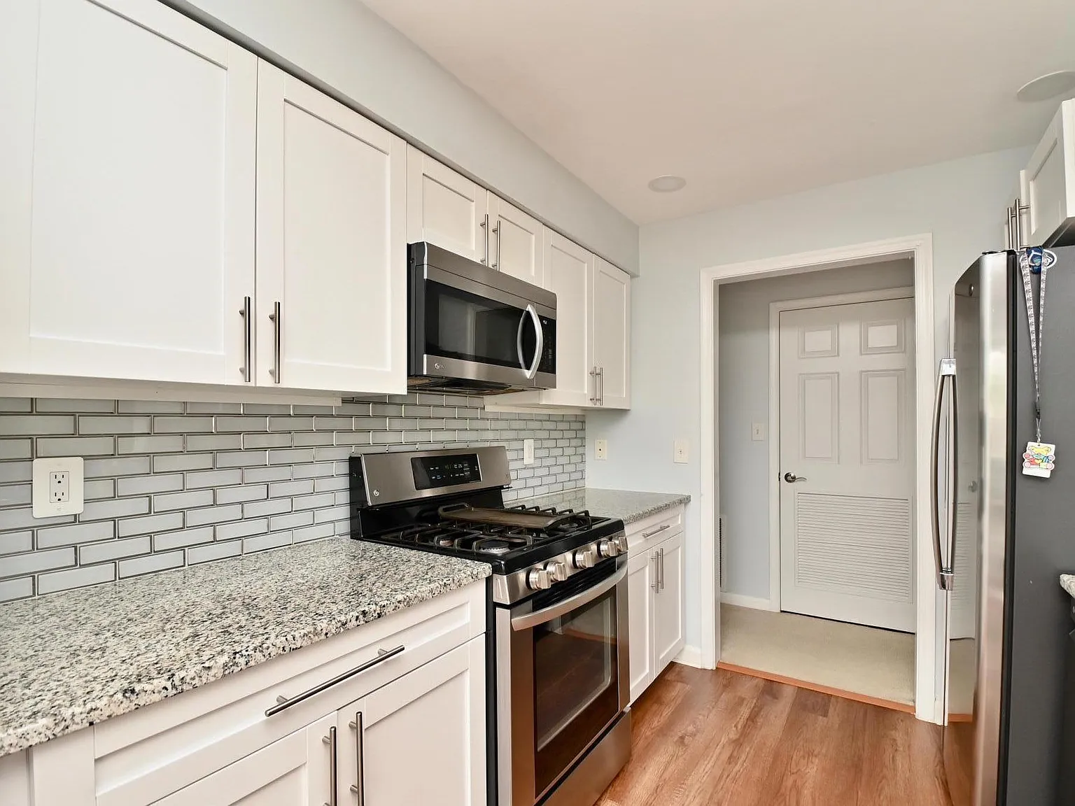 10998 Koman Cir — Photo 4