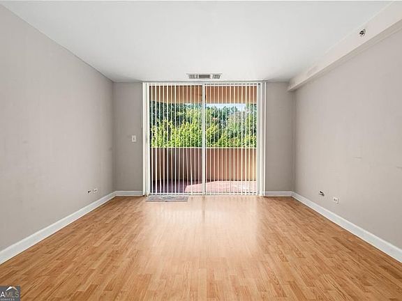 4th image of 1501 Clairmont Rd APT 323