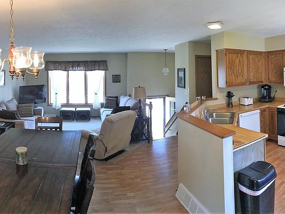 5th image of 4567 Wakefield Ave NE