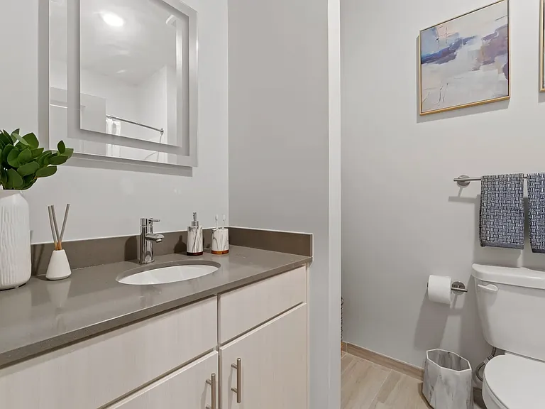 Metropolis Apartments — Photo 43