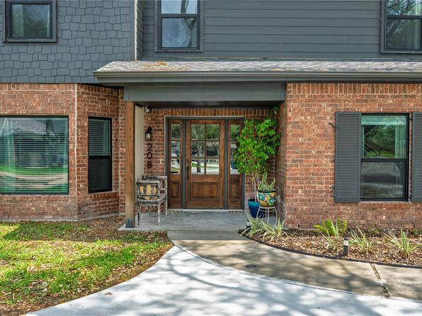 208 Doral Ln, Rockport, TX 78382