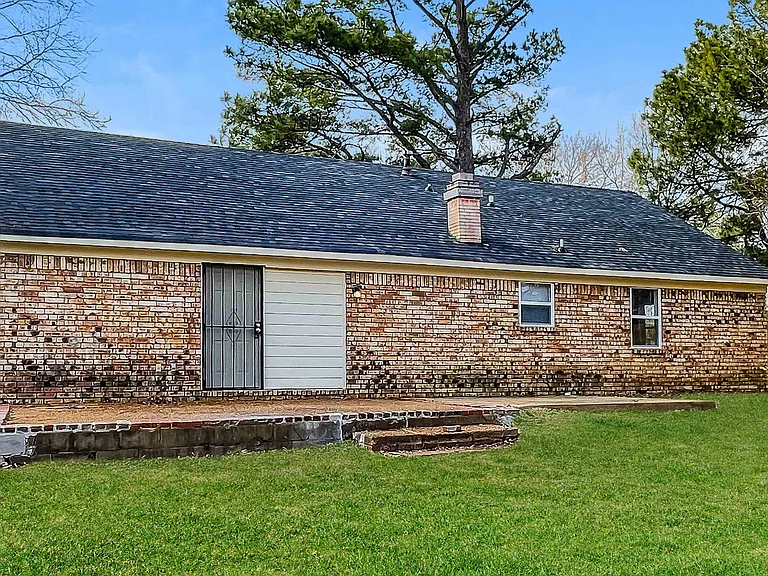 4290 Park Forest Dr — Photo 14