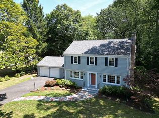 123 Whitmun Rd, Longmeadow, MA 01106