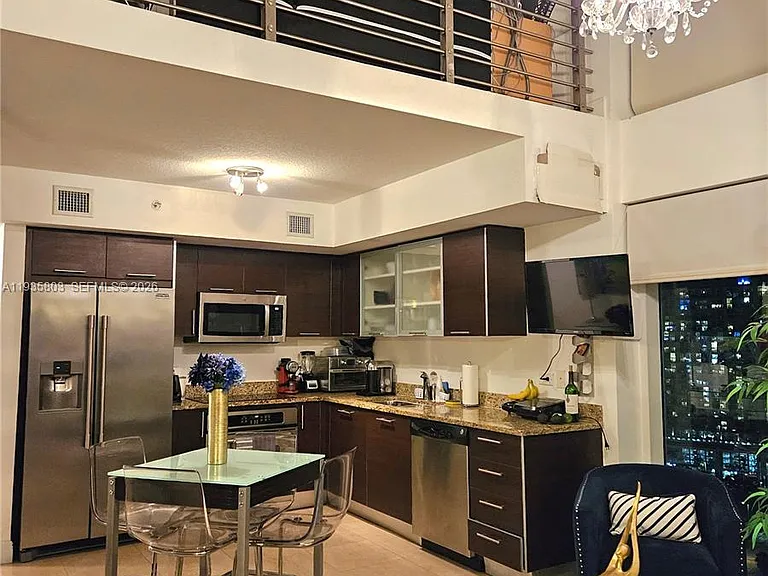 45 SE 5th St #1517 — Photo 15