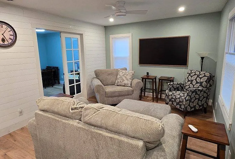 810 Myrtle Ave — Photo 2