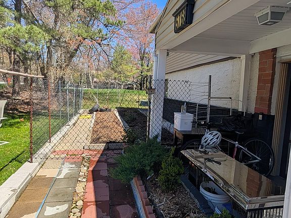3rd image of 1514 Clover Rd