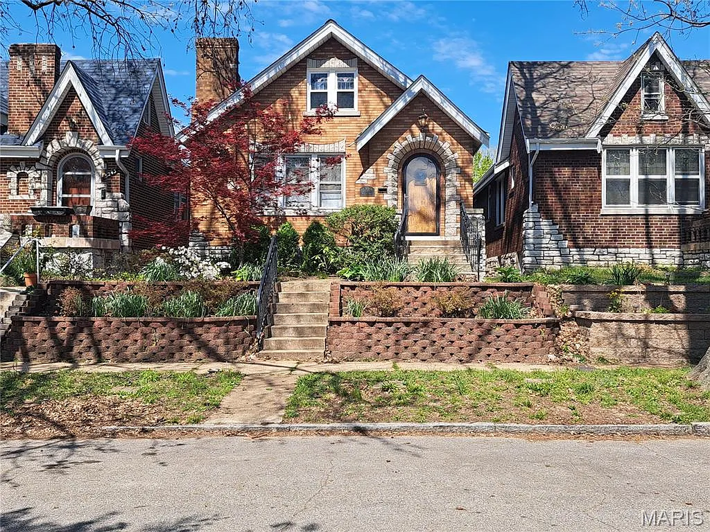 5239 Walsh St photo 1