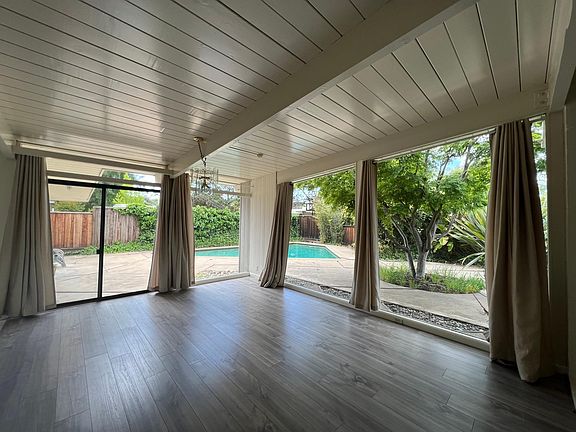 3rd image of 229 Ely Pl