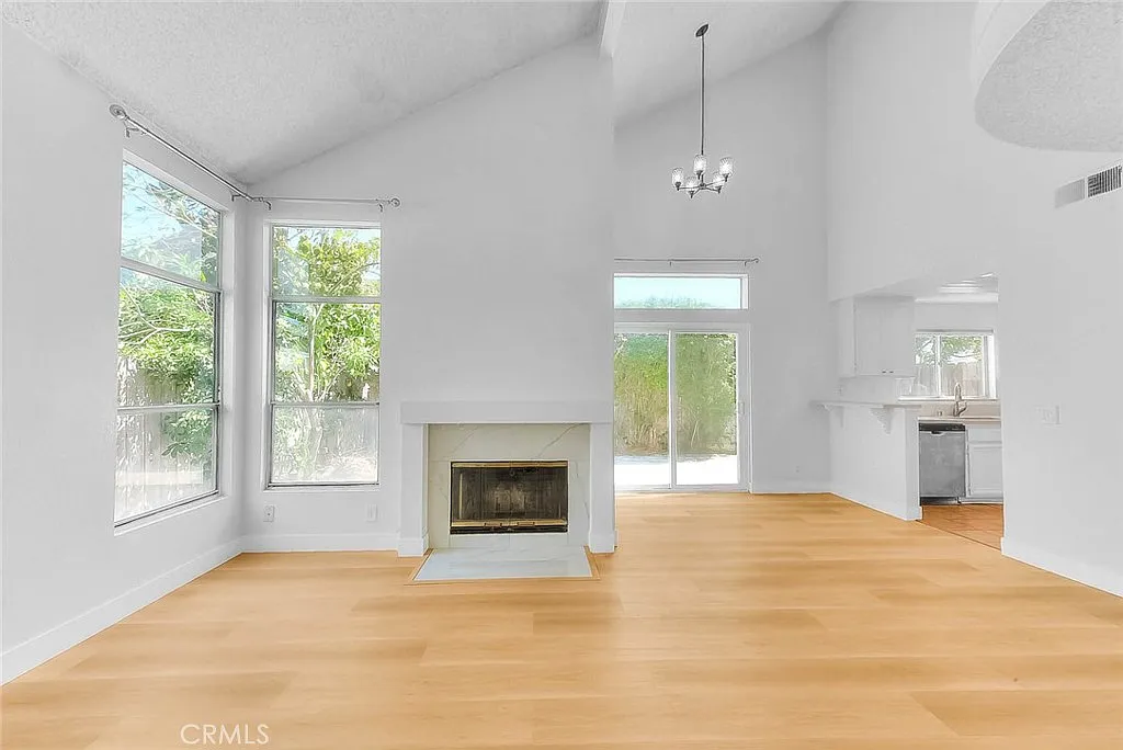3 bed, 1310 sqft, $3,000 — Photo 2