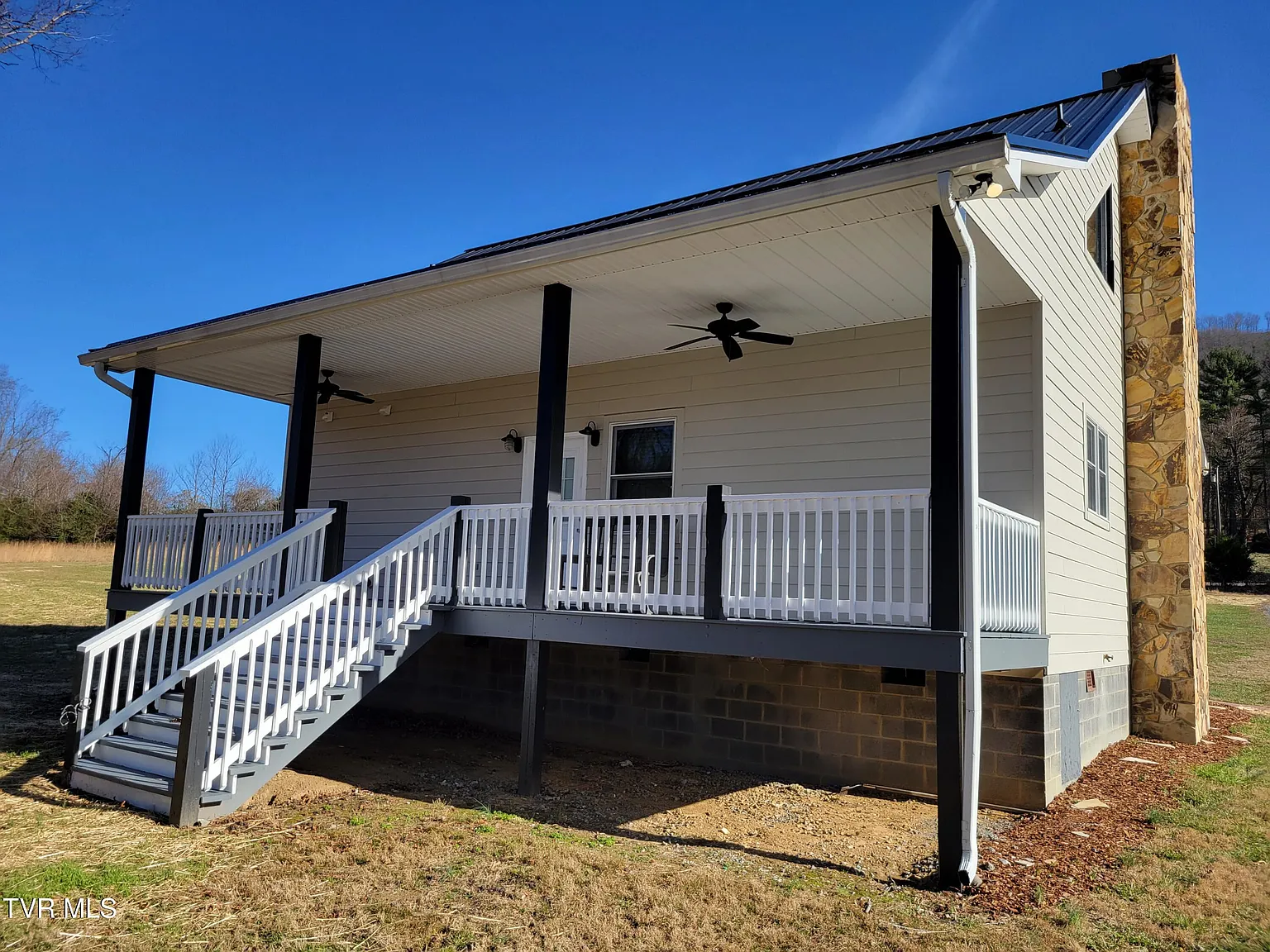 2 bed, 2.5 bath, 1404 sqft, $2,000 — Photo 3