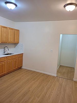 4th image of 947 4th Ave #1