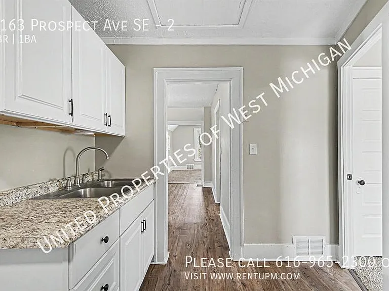 1163 Prospect Ave SE #2 — Photo 2