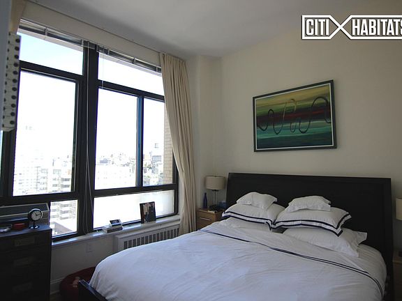 5th image of 1 Astor Pl APT 10A
