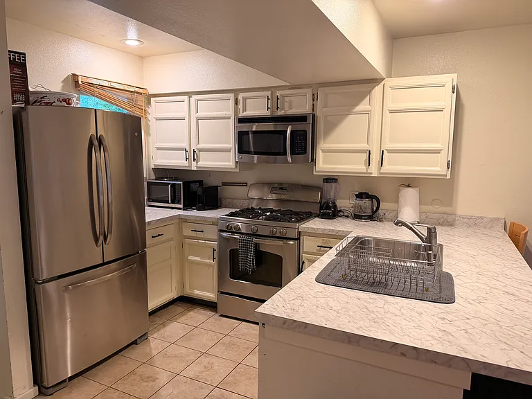 814 W Bleeker St #B3 — Photo 2