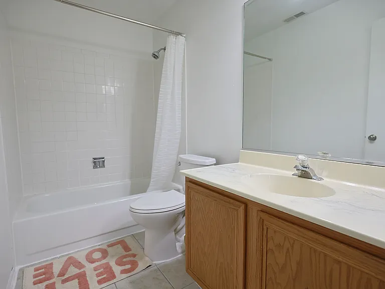 1402 Parkside Dr — Photo 3