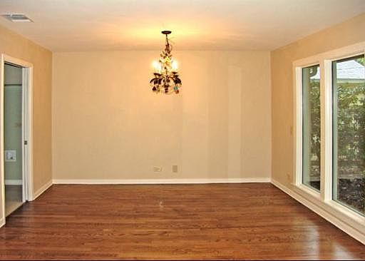3rd image of 305 ALBANY AVE