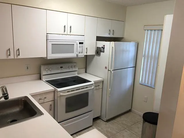 2 bed, 2.0 bath, 825 sqft, $1,950 — Photo 4
