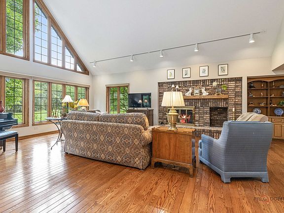 3rd image of 15 Shoreside Dr