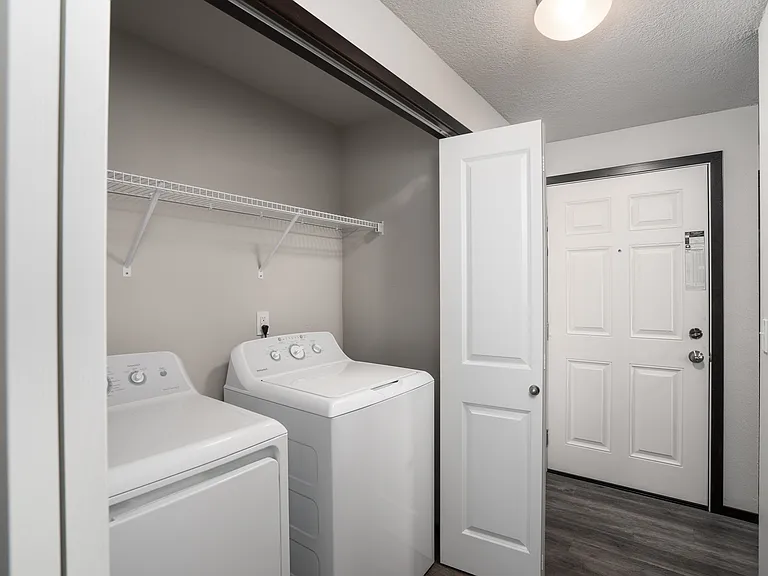 Sunset West Apartments — Photo 11