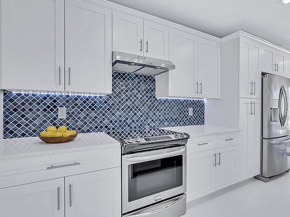 4th image of 836 NE 72nd St