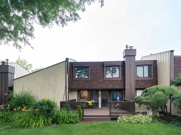 164 Cascade Dr, Indian Head Park, IL 60525