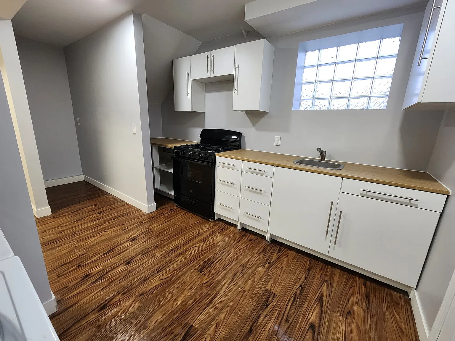 Bright 2 Bed / 1 Bath Apartment in Hammond Water & Internet Included — Photo 1