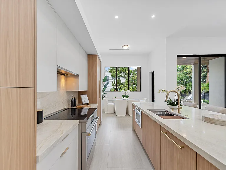 801 SE 6th Ct — Photo 9