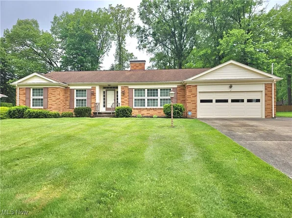 3104 Meadow Ln NE, Warren, OH 44483