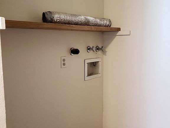 5th image of 1705 Cliffside Dr APT C