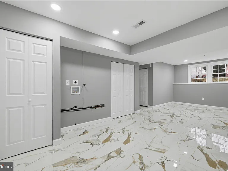 6915 Adel St — Photo 27