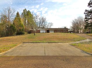 2504 Andrew Cir, Columbus, MS 39705