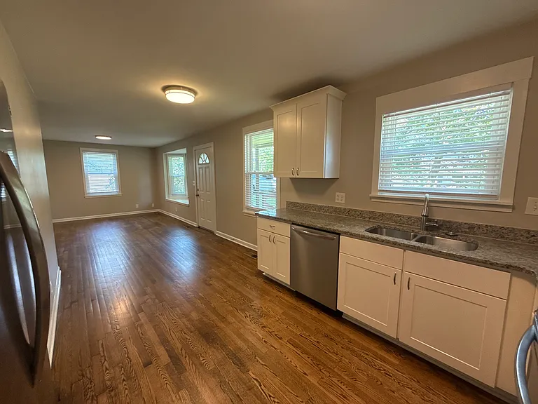 221 Elberta St — Photo 4