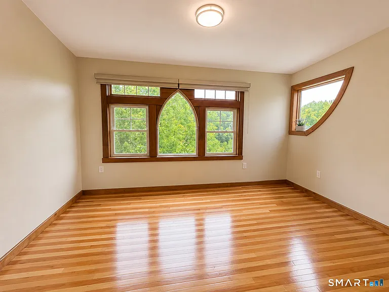 505 E Main St — Photo 11