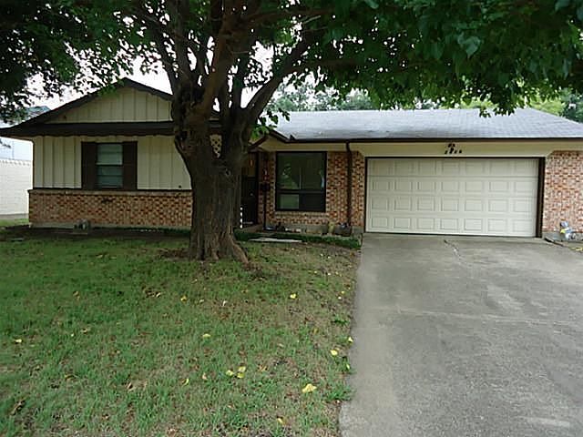 1st image of 2406 Royal Dr