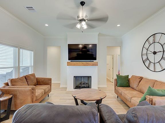 3rd image of 4960 Laurel Cir