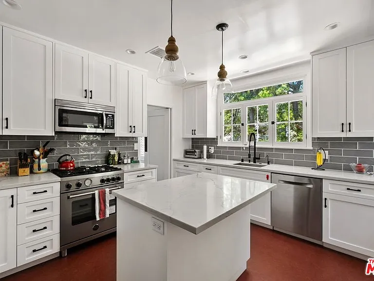 202 N Gower St — Photo 8