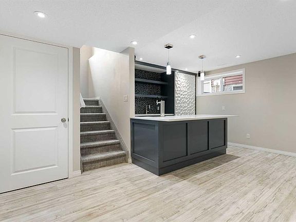 4th image of 16 S Fireside Way