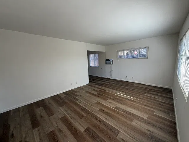 2 bed, 750 sqft, $2,700 — Photo 4