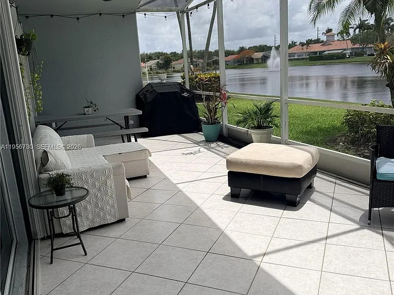 10390 Utopia Cir E — Photo 2