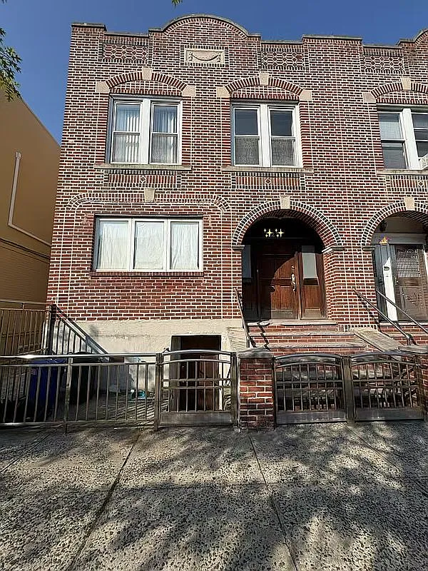 2257 65th St photo 1