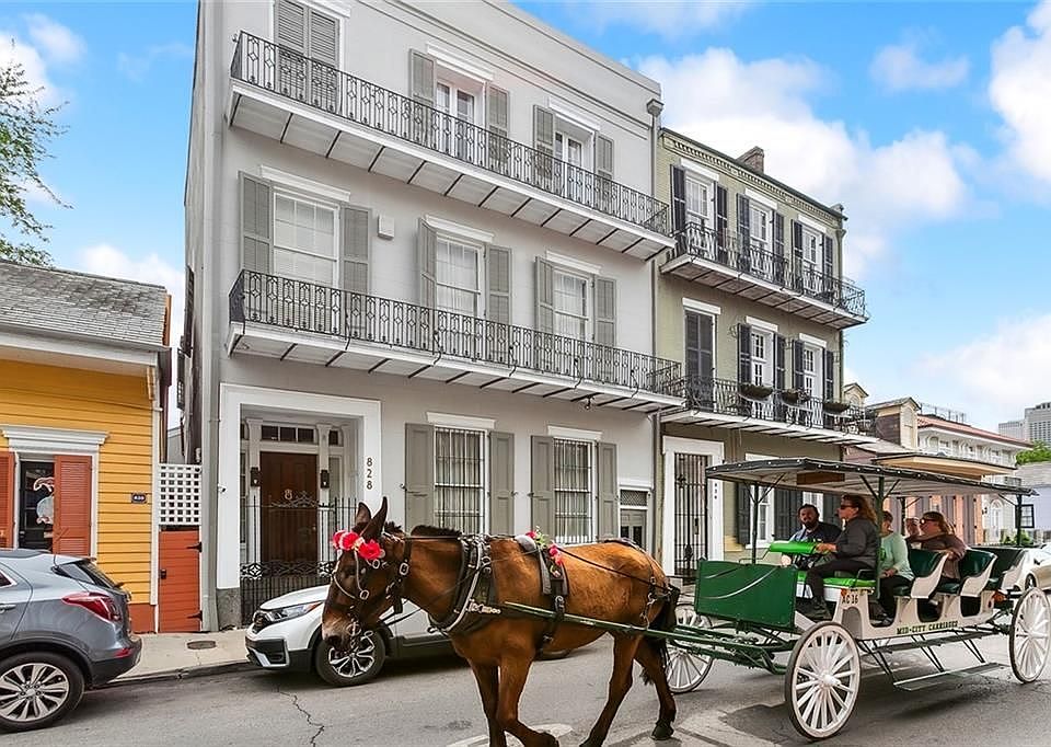 1st image of 828 Burgundy St