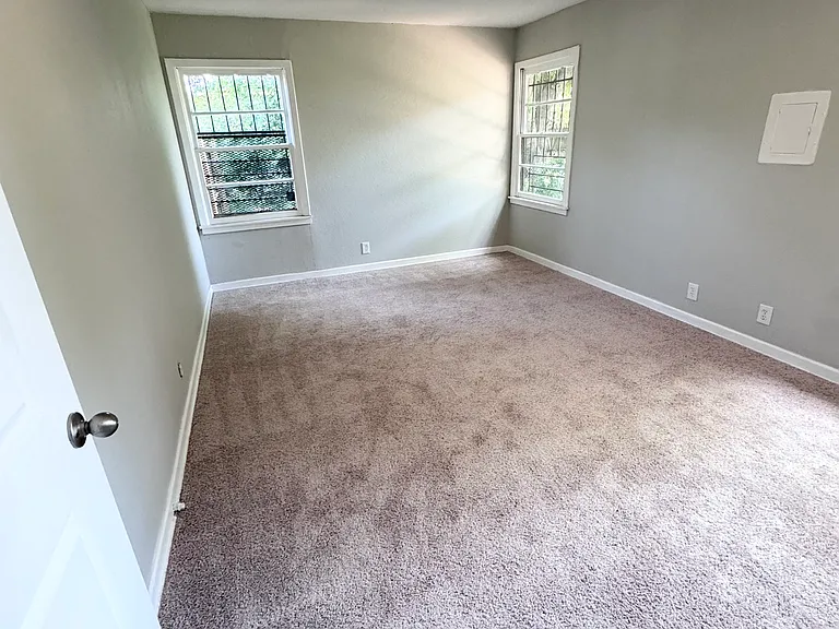 Bedroom with nice new carpet.