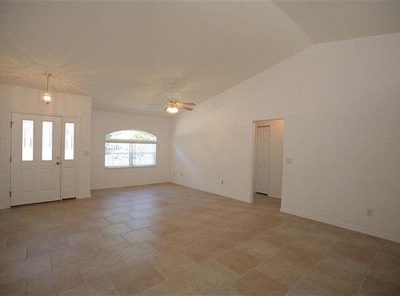 4th image of 19 Russell Dr