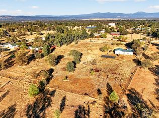 11708 Homestead Ln, Redding, CA 96003
