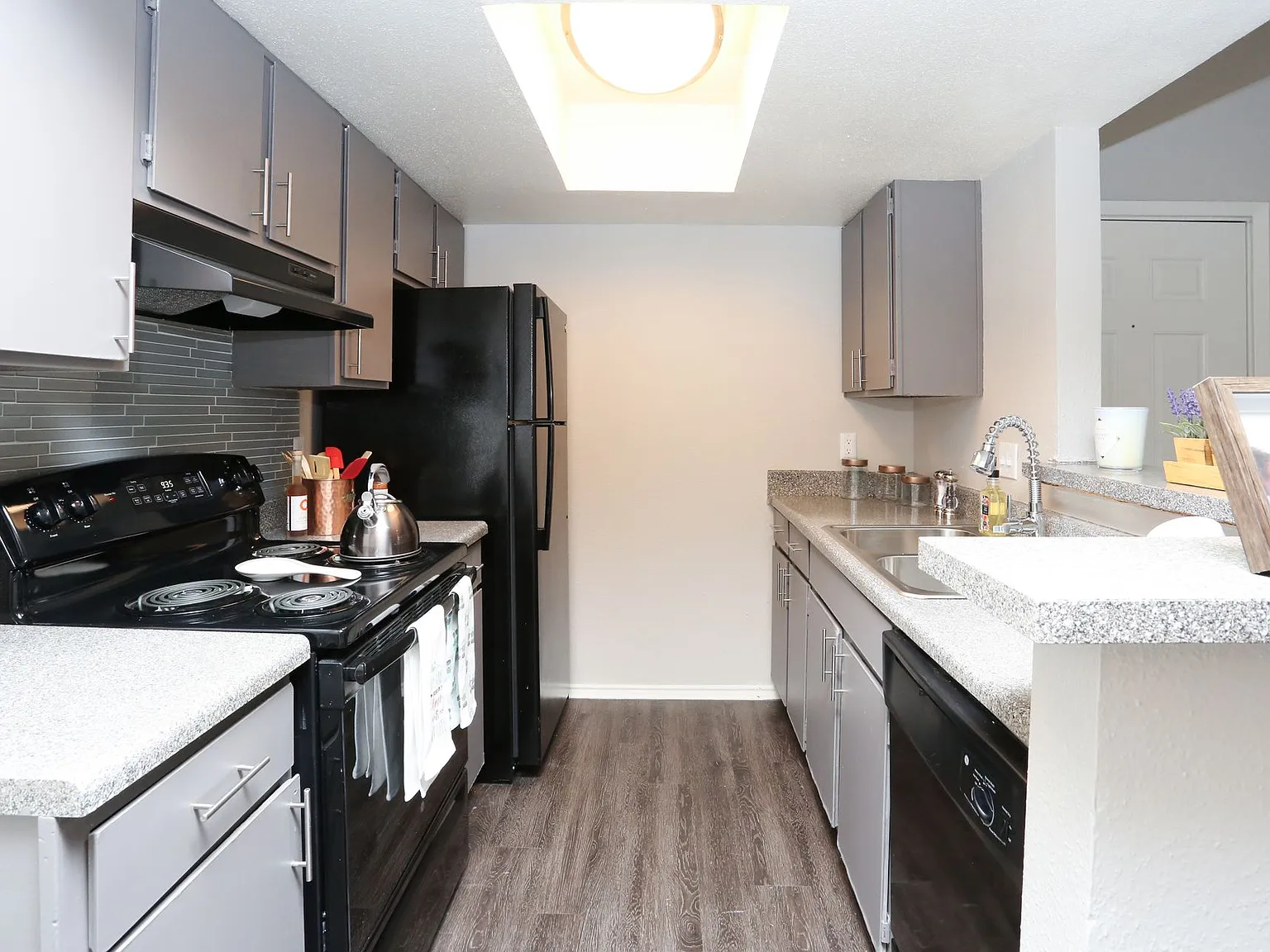 502 North - Move in Today! — Photo 1