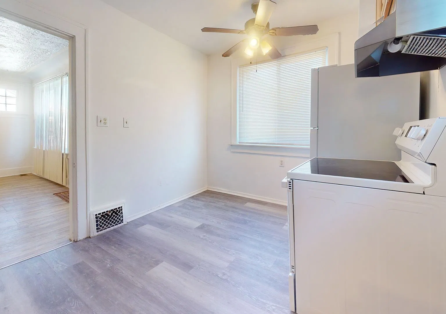 Charming 2-Bedroom Home for Lease in Pontiac — Photo 3