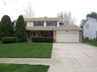 721 S Point Dr, Schaumburg, IL 60193